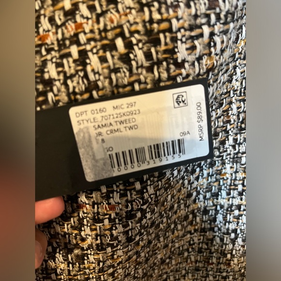 Gianni Bini Cute Black/Tan skirt with accent buttons and front slit Size 8 NWT - Picture 8 of 9